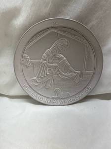 lot 202 image: 1969 Frankoma Christmas Plate - Laid in a Manger