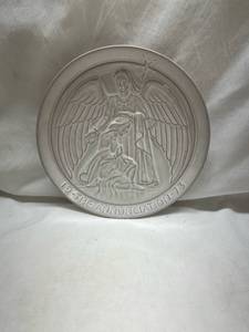 lot 203 image: 1975 Frankoma Annunciation Collector Plate