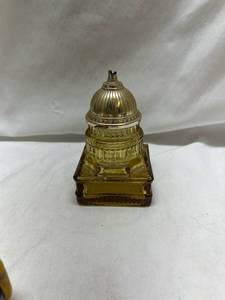 lot 210 image: Avon U.S. Capitol Building Glass Bottle