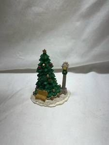 lot 212 image: 1994 Mercuries Christmas Tree with Lamppost Figurine