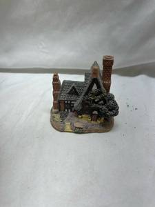 lot 218 image: Miniature Tudor Style Cottage Figurine