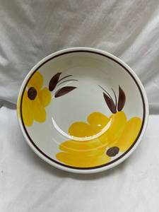 lot 223 image: Italian Pottery Bowl with Yellow Flowers