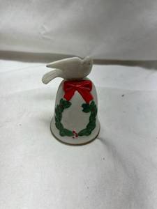 lot 227 image: Christmas Dove Bell with Holly Wreath