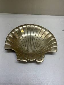 lot 254 image: Brass Seashell Decorative Dish