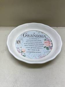 lot 265 image: Abbey Press Grandma Blessing Decorative Plate