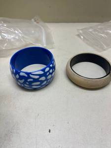 lot 286 image: Decorative Bangle Bracelet Set