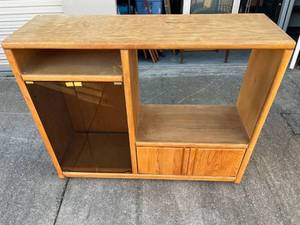lot 301 image: Mid Century Oak Media Stand with Sliding Doors