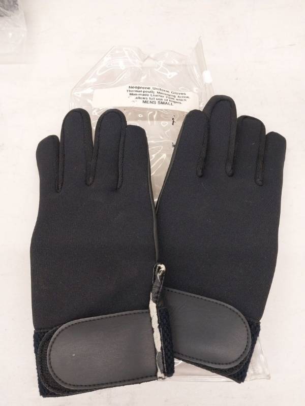 lot 66770 image: Neoprene Uniform Thermal Massage Gloves - Mens Small