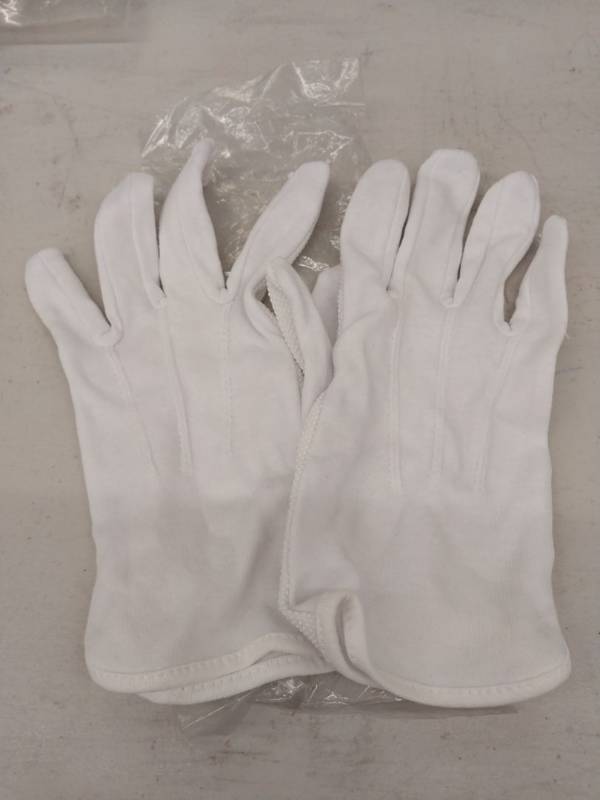 lot 66772 image: White Cotton Dress Gloves (Size Medium)