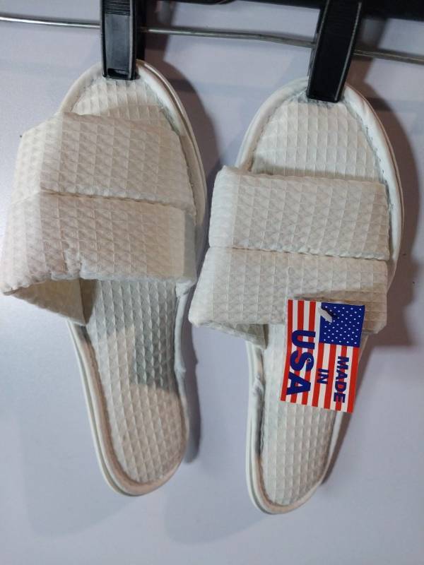 lot 67334 image: APPEARS NEW - White Waffle Texture Slippers (Size 8-9)