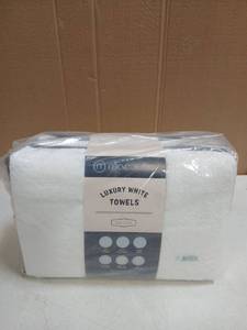 lot 20777 image: Macouba Bath Towel Set, Set of 6, 2 Bath w Hand and w Face White with Gray Trim