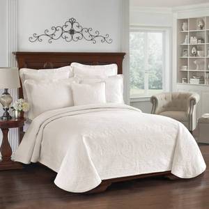 lot 59359 image: Historic Charleston King Charles Modern Farmhouse Floral Matelasse Coverlet, 100% Cotton Breathable Bedding, KingCalking, Ivory