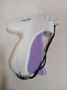 lot 32668 image: Fine Stitch Gun Tagging Gun for Clothing