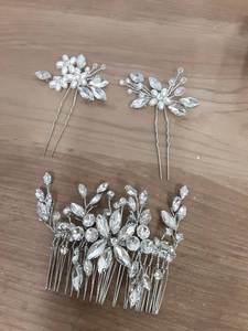 lot 656 image: Wedding Hair Pins, Three Flower Pearl Pins for Hair - Retail $0