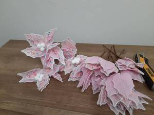 lot 668 image: Fake Flowers,Pink Sparkley Birthday Decoration Flowers - Retail $0