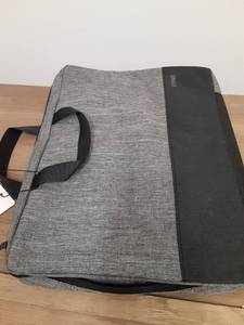 lot 725 image: Laptop Sleeve,Protectice Laptop Sleeve 14x11 - Retail $0