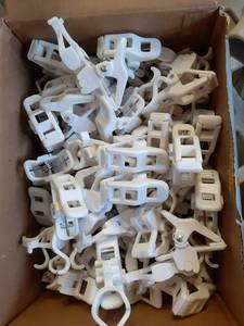 lot 750 image: Christmas Light Clips - Retail $0