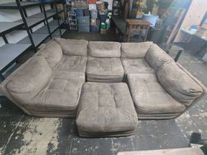 lot 1 image: Large Modular Sectional Sofa