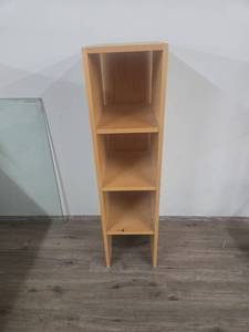 lot 4 image: Modern Light Wood 4-Tier Display Shelf