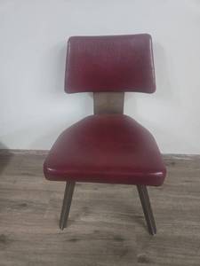lot 33 image: Mid-Century Modern Burgundy Leather Accent Chair