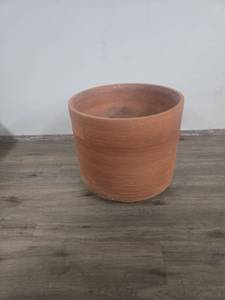 lot 42 image: Traditional Terracotta Plant Pots