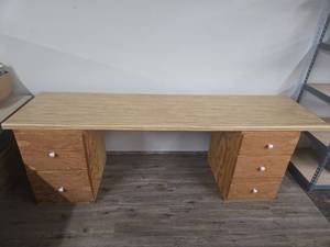 lot 44 image: Modern Wood work shop with Storage Drawers