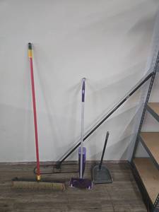 lot 51 image: Cleaning Supply Set - Swiffer, Broom and Dustpan