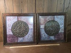 lot 76 image: Decorativel Medallion Wall Art Set