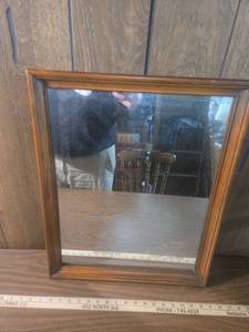 lot 106 image: Traditional Oak Wall Mirror
