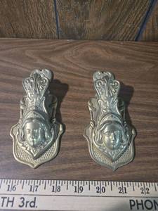 lot 147 image: (2)  Ornate Brass Victorian Hand Clip Note and Receipt Holder with Face 6�� Wall Hanging