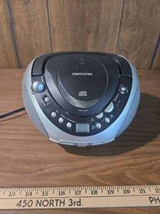 lot 172 image: Memorex CD Player Boombox