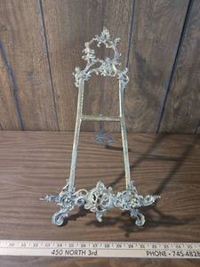 lot 173 image: Ornate Metal Picture Frame Stand