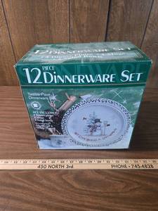 lot 187 image: Snowman Holiday 12-Piece Dinnerware Set
