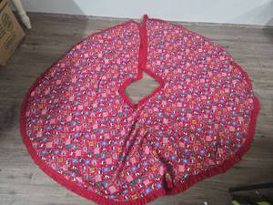 lot 205 image: Christmas Tree Skirt with Penguin Pattern