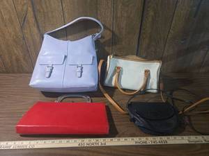 lot 206 image: Stylish Handbag Collection - Multi-Color Set