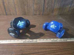 lot 245 image: Athletech Hand Weights Set - Black and Blue Dumbbells