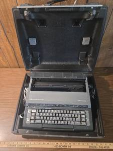 lot 254 image: Smith-Corona Citation 300 Messenger Electronic Typewriter