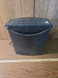lot 261 image: Aurora AS1000S-BK Paper Shredder