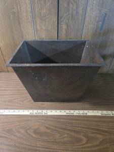 lot 262 image: Metal planter