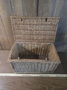 lot 263 image: Decorative Woven Wicker Storage Basket