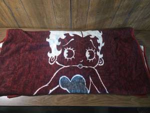 lot 273 image: Betty boop blanket