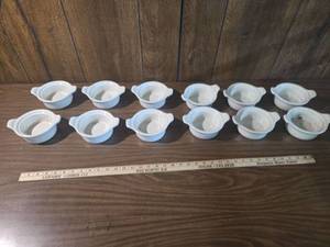 lot 280 image: Set of 10 White Ceramic Individual Casserole Dishes