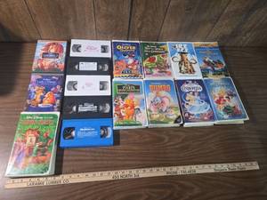 lot 284 image: Disney and Family VHS Movie Collection - 12 Classic Titles