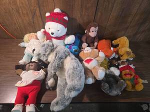 lot 289 image: Mixed Plush Toy Collection