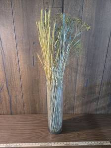 lot 294 image: Decorative Dried Wheat and Babys Breath Bundle
