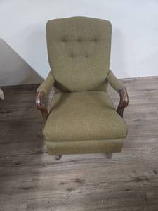 lot 299 image: Mid Century Button-Tufted Armchair