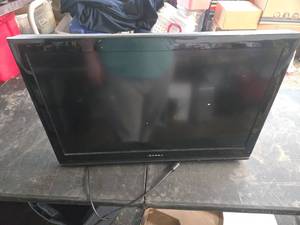lot 303 image: Dynex 32-inch LCD TV DX-32L150A11