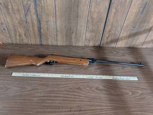 lot 305 image: Daisy Model 25 BB Gun