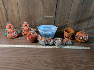 lot 311 image: Halloween Decor Collection with Jack-o-Lantern Decorations