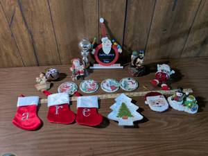 lot 313 image: Christmas Decorations Collection Bundle
